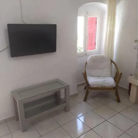 Eutyxia House In Walk To Center & Beaches Daire